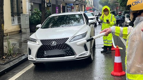 Hà Nội sẽ ghi tên người can thiệp vi phạm giao thông báo về đơn vị công tác để xử lý
