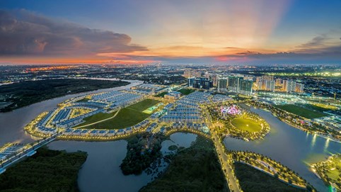 Người nước ngoài “mê” không gian sống tại khu Đông TP HCM