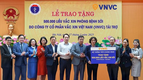 Bộ Y tế nhận nửa triệu liều vắc xin sởi chống dịch từ Hệ thống tiêm chủng VNVC