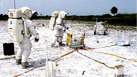 Con người đã chơi golf trên Mặt Trăng như thế nào?