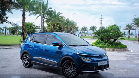 Khách mua xe điện VinFast: Chưa từng nghĩ sở hữu ô tô “nhẹ đầu” đến thế