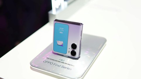 Cận cảnh trên tay điện thoại màn hình gập với giá 19,9 triệu đồng nhưng...lại là của OPPO