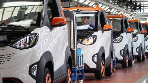 Mỹ trợ giá cho người mua xe điện, Tesla sẽ mất vị thế dẫn đầu?