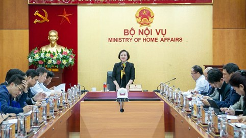 Tiếp tục tham mưu cải cách tiền lương; tập trung hoàn thiện các VBQPPL quan trọng về tổ chức, cán bộ