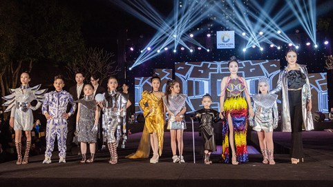 Á quân Quốc tế Nguyễn Lê Thuỳ Linh xuất hiện ấn tượng cùng Á hậu Hoàn vũ Huỳnh Phạm Thuỷ Tiên