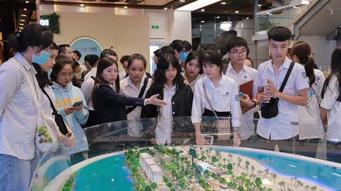 Campus Tour độc đáo của Nova College thu hút hơn 400 học sinh 