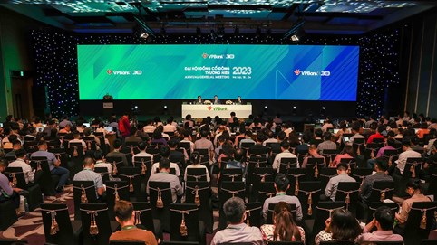 ĐHĐCĐ 2023: VPBank (VPB) tự tin mục tiêu lợi nhuận hơn 24.000 tỷ đồng trong năm 2023, dự kiến chia cổ tức tiền mặt 5 năm liền