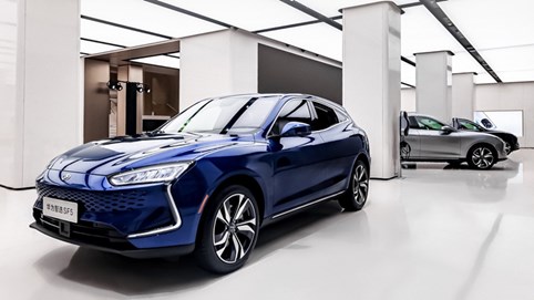 Sau Tesla, Google, Mercedes, tới lượt xe hybrid đầu tiên của Huawei trình làng với 543 mã lực, giá từ 33.356 USD