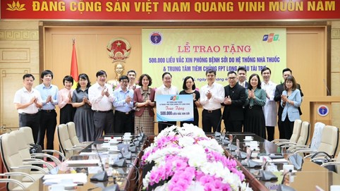 FPT Long Châu đồng hành cùng Bộ Y Tế, trao tặng 500.000 liều vắc xin sởi