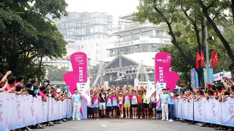 Thông điệp hạnh phúc phía sau giải chạy tiếp sức đặc biệt dành cho gia đình