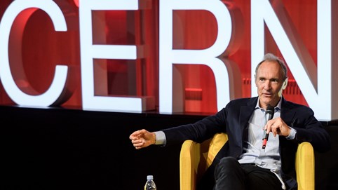 32 năm trước, một quyết định đã thay đổi cách con người tiếp cận Internet