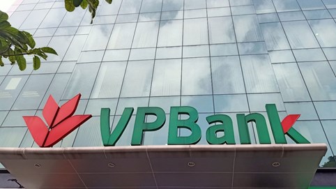 Bán FE Credit với giá “khủng”, cổ phiếu VPBank lên đỉnh lịch sử với thanh khoản kỷ lục