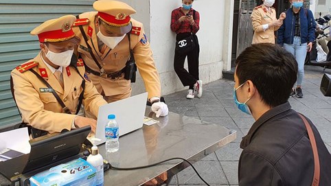 Chậm nộp tiền phạt vi phạm hành chính phải nộp thêm 0,05%/ngày trên tổng số tiền chưa nộp