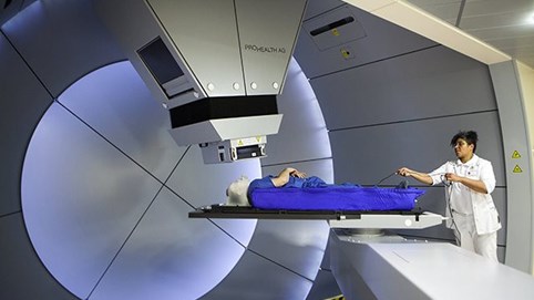 Cỗ máy y khoa đắt đỏ bậc nhất thế giới, được mệnh danh hung thần diệt ung thư: Công nghệ phương Tây được Trung Quốc tự chủ, bệnh nhân vui mừng vì giá điều trị giảm nửa