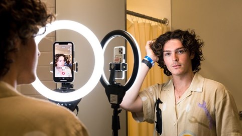 Trường đại học mở cửa khóa học làm TikTok cho người nổi tiếng kiếm hàng nghìn USD/bài đăng