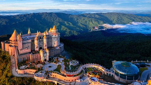 Không phải Cầu Vàng, đây mới là những công trình đẹp đến siêu thực ở Bà Nà Hills