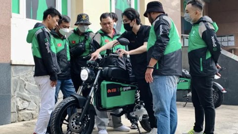 Gojek 'bắt tay' hợp tác với Dat Bike, thí điểm vận chuyển khách, giao hàng bằng xe máy điện