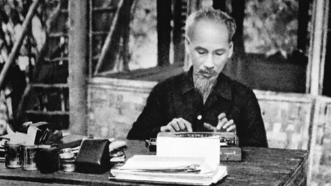 Kỷ niệm 132 năm ngày Sinh Chủ tịch Hồ Chí Minh (19/5/1890 - 19/5/2022) Lời người soi sáng bước chúng con đi…!