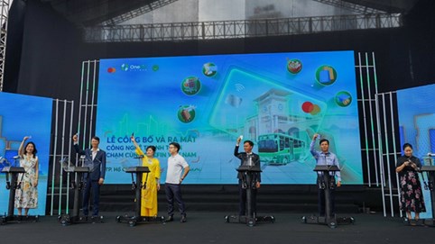TP HCM triển khai cổng thanh toán một chạm cho xe bus do VPBank, OneFin và MasterCard phối hợp cung cấp