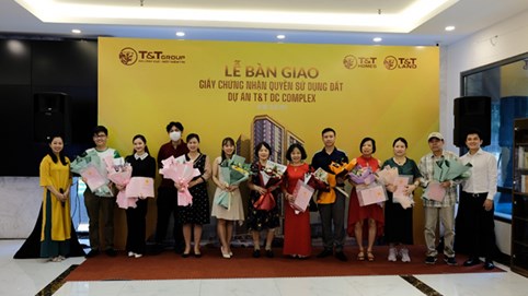 Cư dân T&T DC Complex chính thức nhận bàn giao giấy chứng nhận quyền sử dụng đất