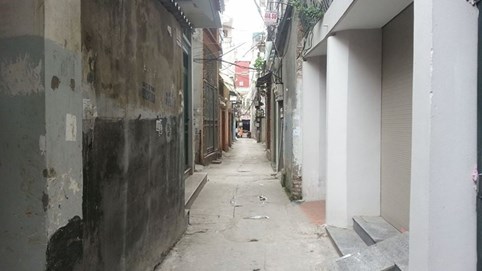 Mua nhà nhỏ trong ngõ sâu, giá rẻ nhưng ở thì chật vật, bán thì khó: Mua nhà đừng chọn 6 kiểu "nhà nghèo", ham của rẻ thì thiệt thòi nhiều