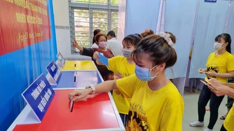 Bầu cử QH và HĐND:  Dù có mưa, kết thúc buổi sáng, một số địa phương phía nam vẫn đạt tỷ lệ cử tri đi bầu khoảng 70%