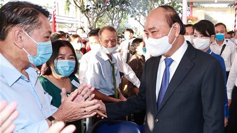 Chủ tịch nước Nguyễn Xuân Phúc bỏ phiếu bầu cử tại huyện Củ Chi, TP HCM