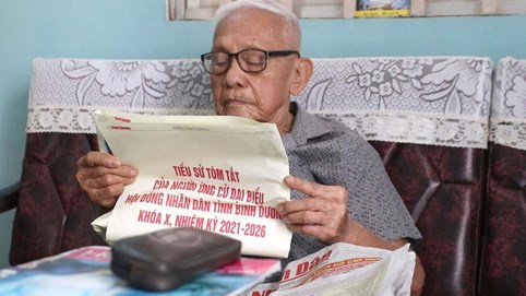 Lá phiếu kỳ vọng của cử tri lão thành trăm tuổi