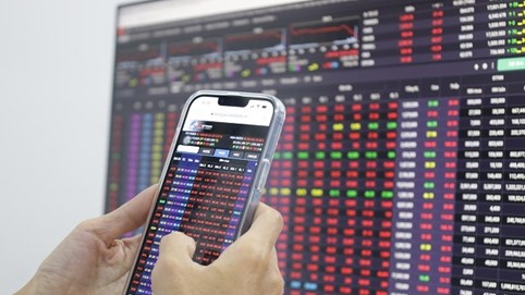 Chứng khoán 23/5: Ngân hàng và chứng khoán chìm trong sắc đỏ, VN-Index giảm 21,9 điểm