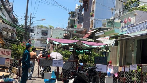 Dịch Covid-19: Thêm một trường hợp dương tính với SARS-CoV-2 từ chuỗi lây nhiễm ở Quận 3, TP HCM