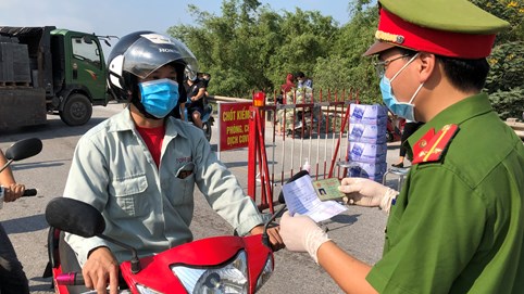 Bắc Ninh tạm đình chỉ công tác Chủ tịch xã để xuất hiện chùm 17 ca mắc Covid-19 trong thời gian giãn cách xã hội