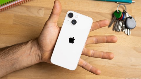 Không cần điện thoại to hơn hay khỏe hơn, Apple 