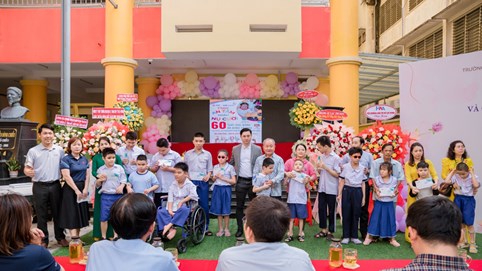 Bảo hiểm Nhân thọ MB Ageas Life trao học bổng cho trẻ em trường THPT Đặc biệt Nguyễn Đình Chiểu