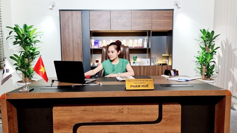 CEO Phạm Huế khởi nghiệp kinh doanh mỹ phẩm từ bàn tay trắng