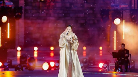 Show Hồ Ngọc Hà gây ấn tượng với sân khấu 3D mapping tại Bà Nà 