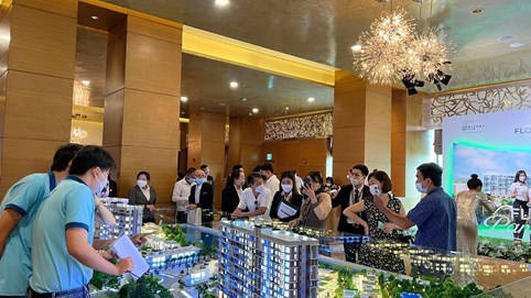 Thanh khoản bất động sản khó khăn, chủ đầu tư “mạnh tay” tung những chính sách giảm giá lớn