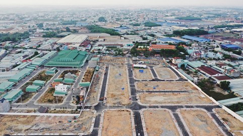 Thị trường bất động sản đang 'gánh' nhiều khó khăn