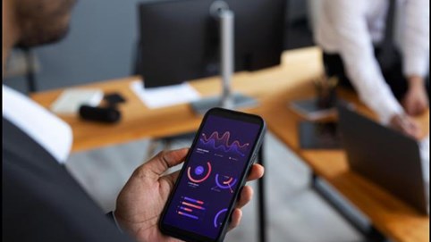 Liệu AI có thể thay thế con người trong quảng cáo ứng dụng?