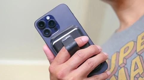 10 năm liên tục lắp ốp lưng cho điện thoại, người đàn ông tháo ra dùng thử 1 tuần và quyết định bất ngờ