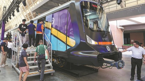 Trung Quốc vượt lên dẫn đầu thế giới: Tàu làm bằng ' vua vật liệu', tự chạy không cần người lái