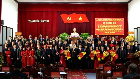 Chủ tịch Quốc hội Trần Thanh Mẫn dự Lễ công bố thành lập TP Cần Thơ mới