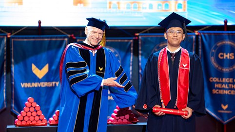 Cú “sốc” kép và hành trình “phá kén” của nam sinh trường Quốc học Huế