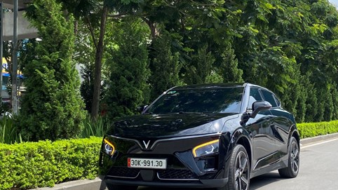 Người dùng khen hết lời vì VinFast VF 7 vượt trội xe xăng