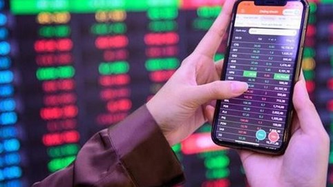 Maybank: VN-Index cuối năm có thể đạt 1.300 điểm, 5 nhóm cổ phiếu mang tính chu kỳ tiếp tục có hiệu suất vượt trội