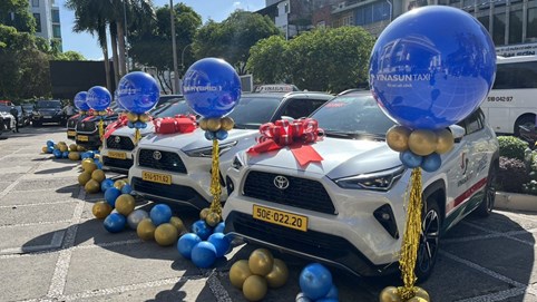 Tiếp tục nói không với xe điện, Vinasun mua thêm 2.000 xe hybrid từ Toyota