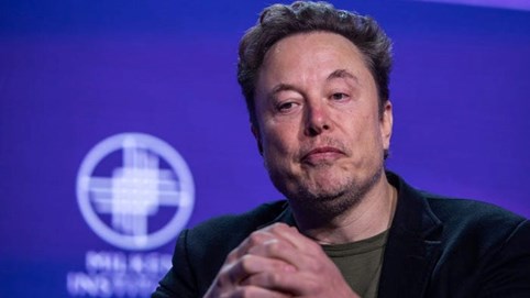 Elon Musk dọa cấm nhân viên sử dụng iPhone, Macbook