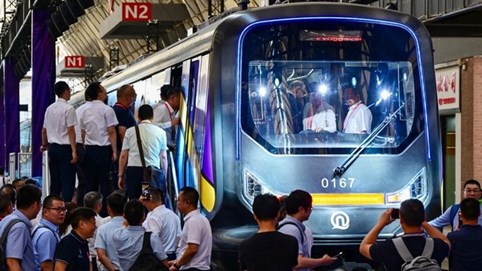 Trung Quốc ra mắt tàu chở khách bằng sợi carbon đầu tiên trên thế giới