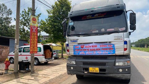 Thêm “thẻ ưu tiên đặc biệt” cho phương tiện chở hàng dễ hư hỏng qua vùng dịch