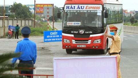 Cấp thẻ nhận diện cho phương tiện vận chuyển người về từ vùng dịch