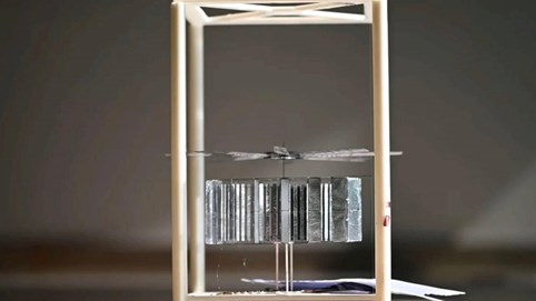 Công nghệ của Trung Quốc lại khiến thế giới ngỡ ngàng: Cho ra đời máy bay không người lái nhẹ hơn cả máy bay giấy, chạy năng lượng mặt trời và khắc phục được điểm yếu nhất của thiết bị